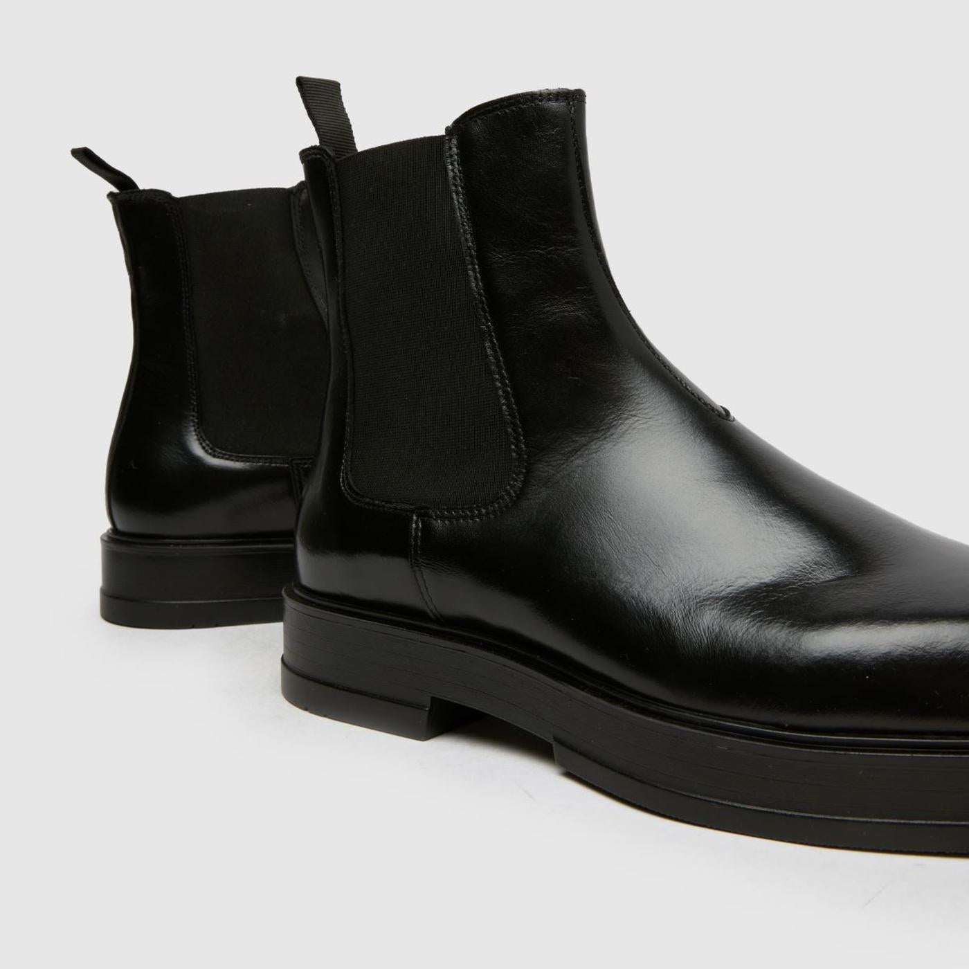 Darcy Leather Chelsea in Black