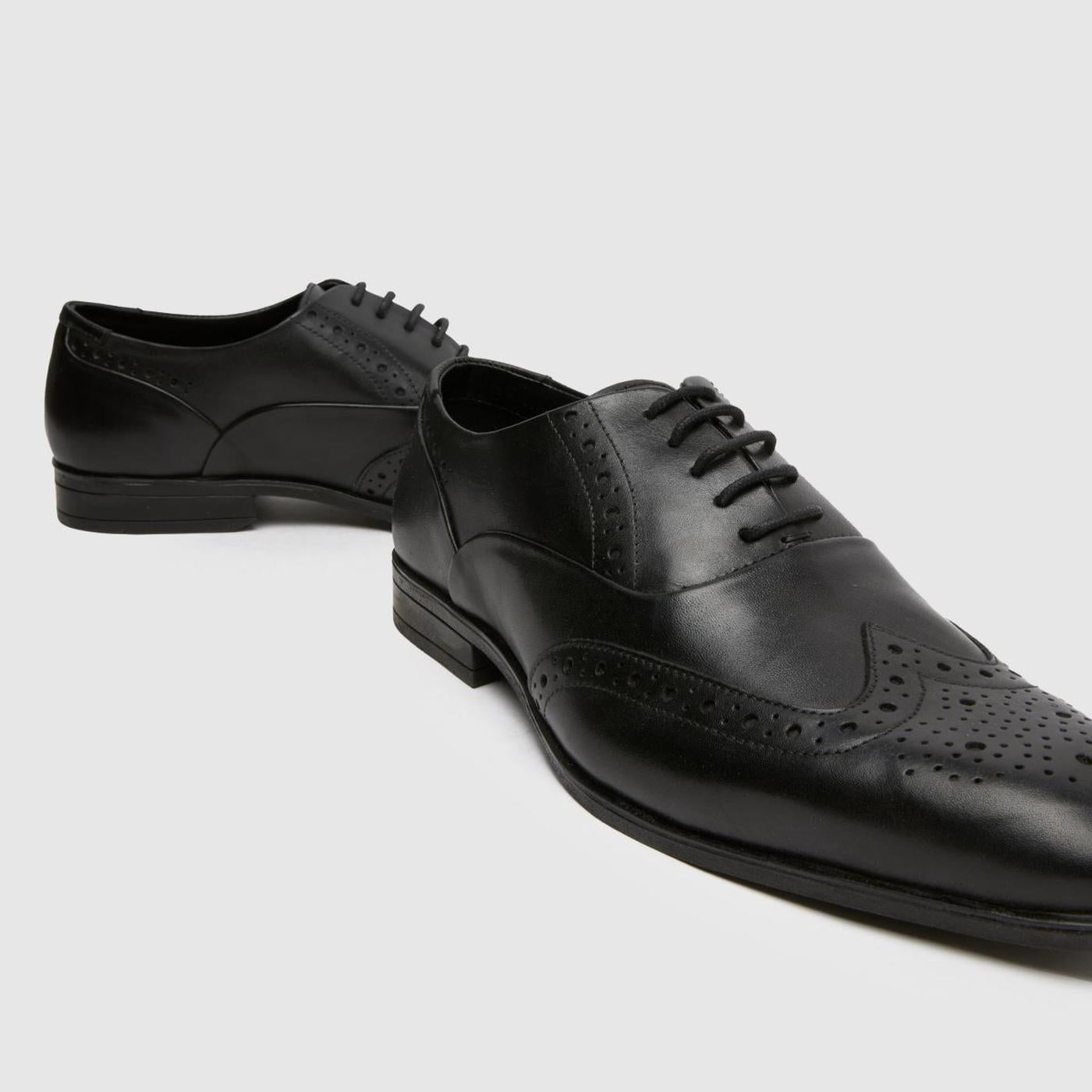 Row Leather Brogue in Black