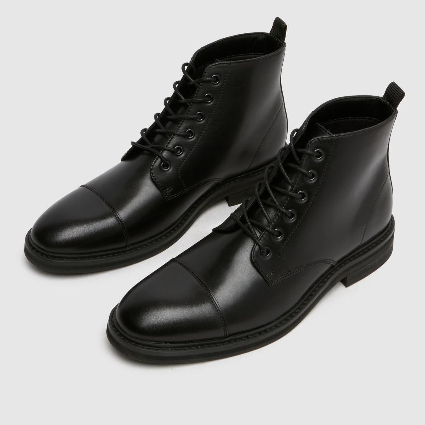 Darwin Lace Up in Black