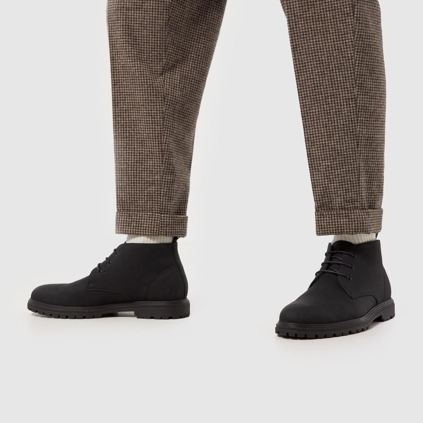 Grayson Chukka in Black