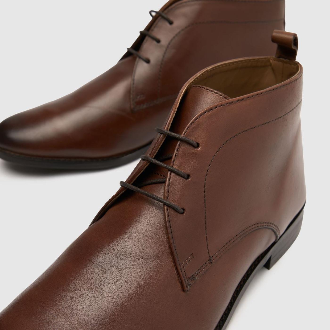 Dez Smart Chukka in Brown