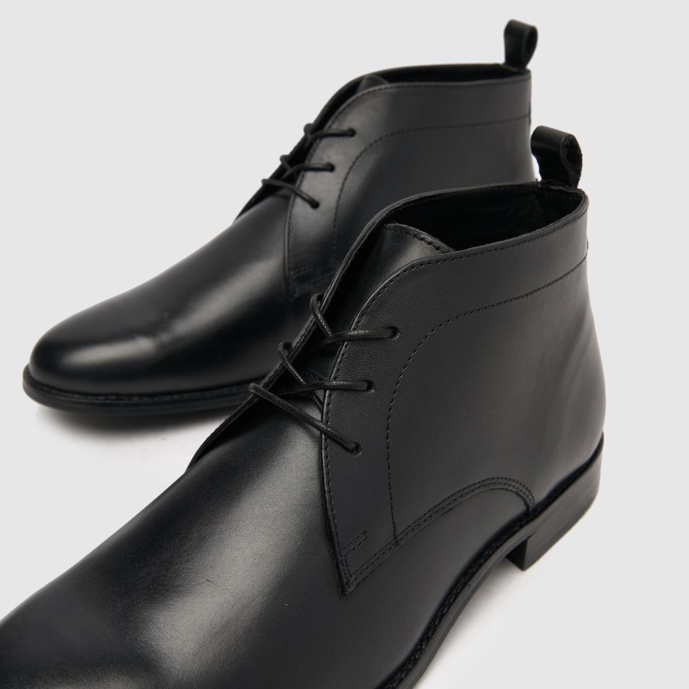 Dez Smart Chukka in Black