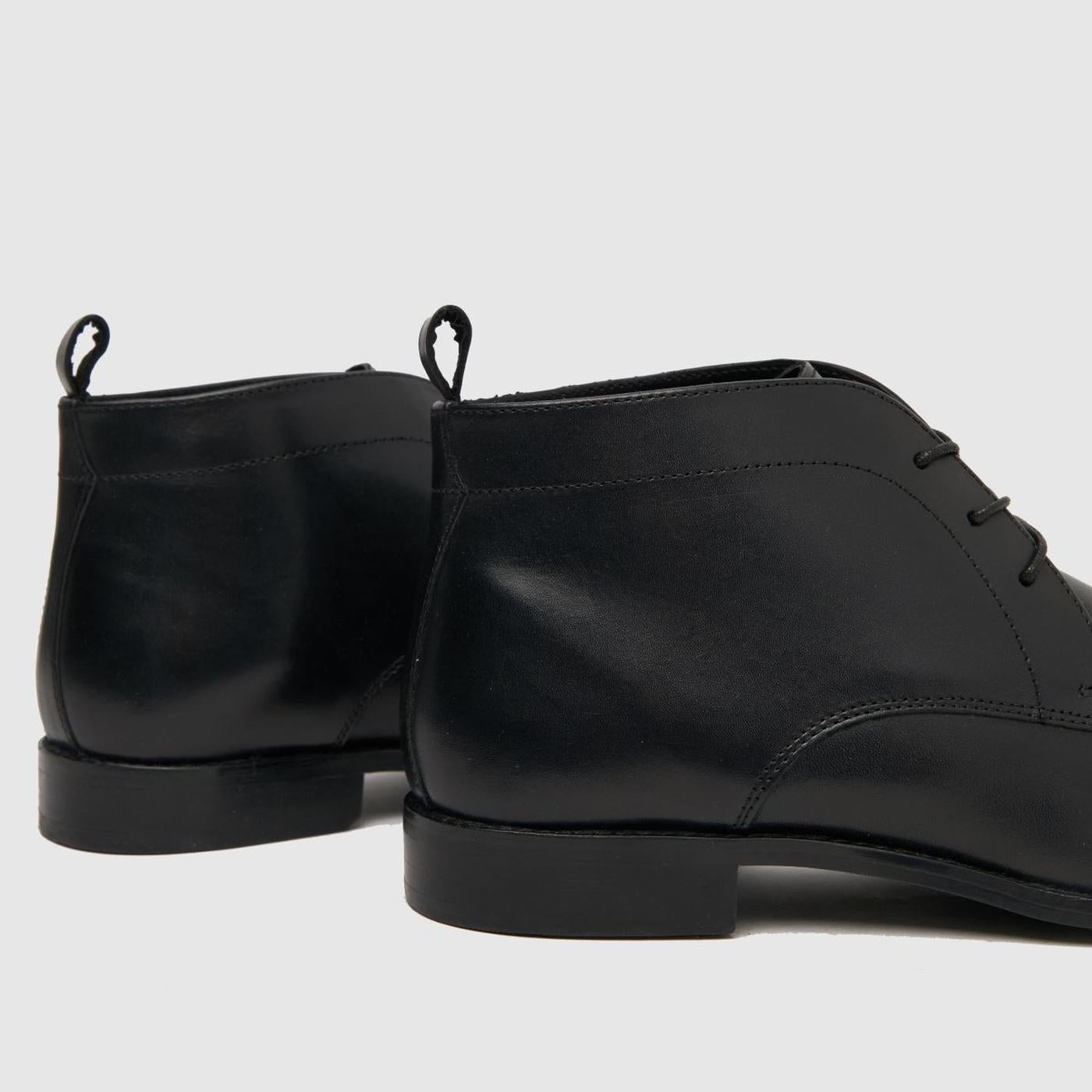Dez Smart Chukka in Black