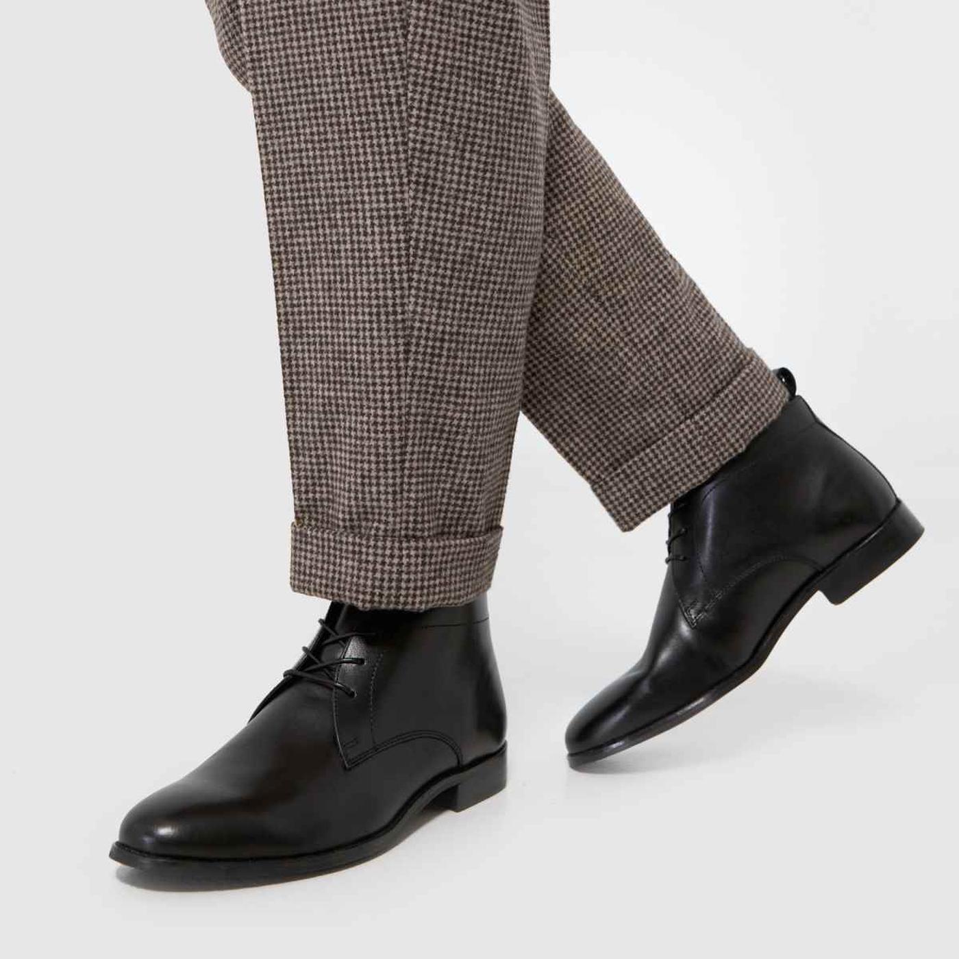 Dez Smart Chukka in Black